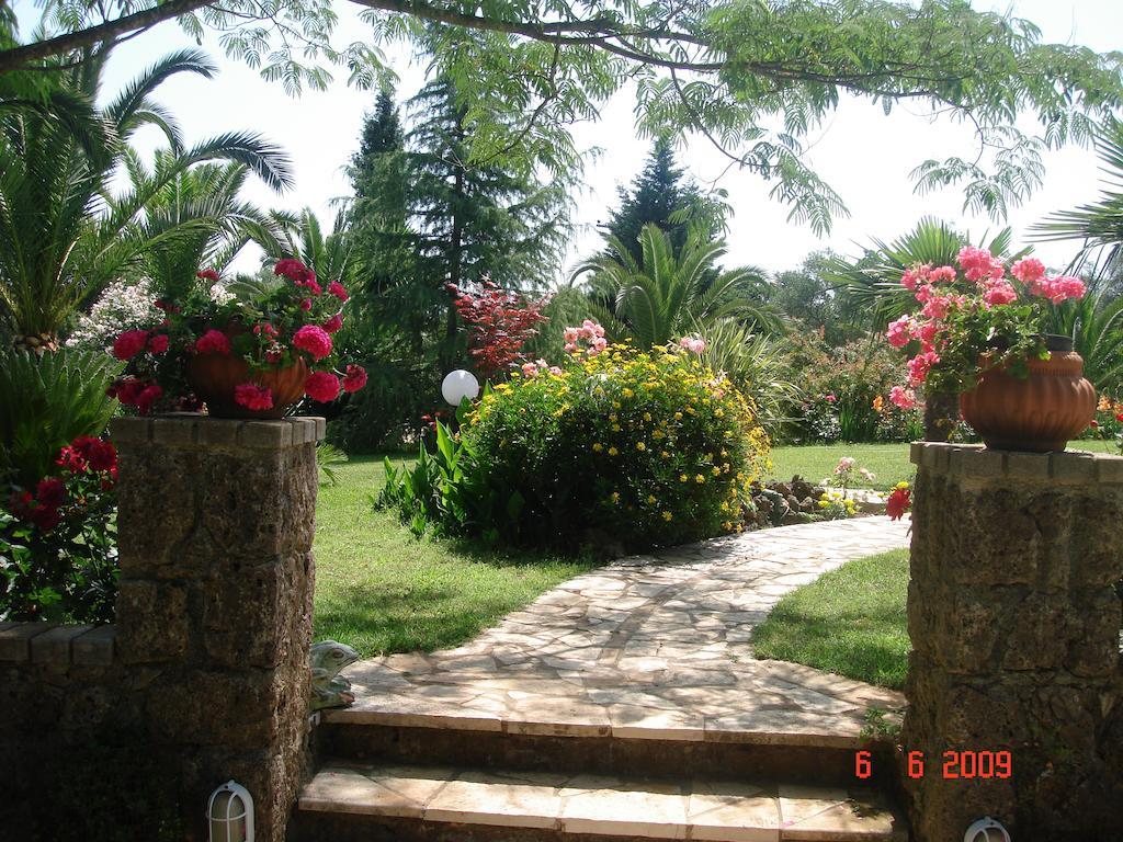 Villa Atalanti Гувия Екстериор снимка