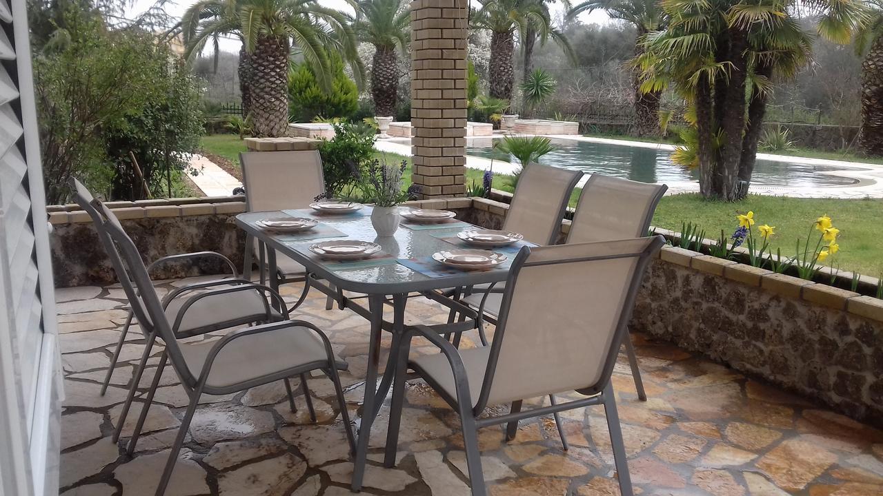 Villa Atalanti Гувия Екстериор снимка