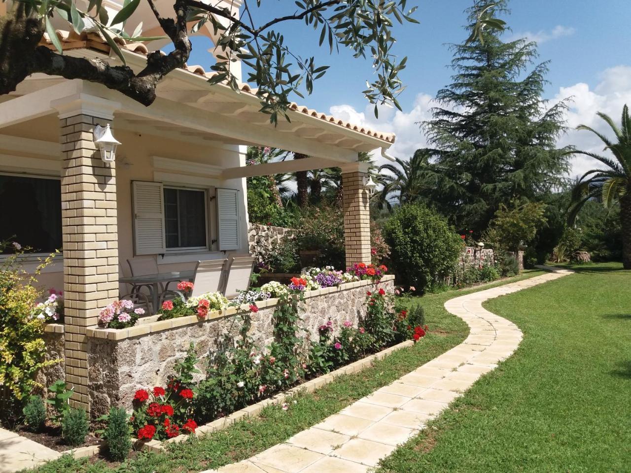 Villa Atalanti Гувия Екстериор снимка