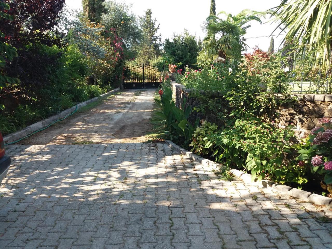 Villa Atalanti Гувия Екстериор снимка