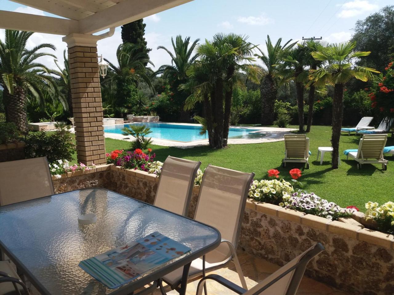 Villa Atalanti Гувия Екстериор снимка